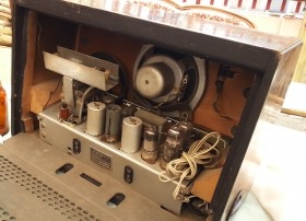 Radio de válvulas antigua. Marca TELEFUNKEN BARCAROLA II. Gran objeto años 60-70