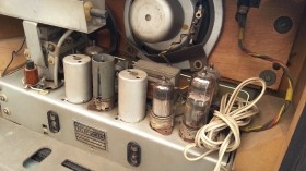 Radio de válvulas antigua. Marca TELEFUNKEN BARCAROLA II. Gran objeto años 60-70