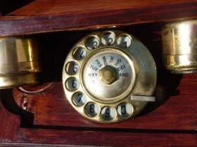 Teléfono antiguo. Años 40. Con dos campanas. Estilo barroco. Antique phone