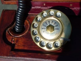 Teléfono antiguo. Años 40. Con dos campanas. Estilo barroco. Antique phone