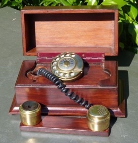 Teléfono antiguo. Años 40. Con dos campanas. Estilo barroco. Antique phone