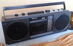 Radio-cassette. Marca PANASONIC. Para piezas o decoración.