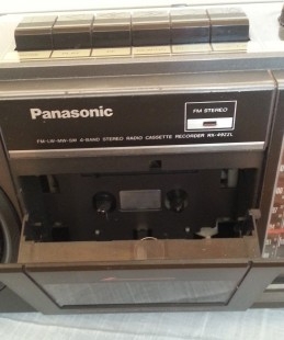 Radio-cassette. Marca PANASONIC. Para piezas o decoración.