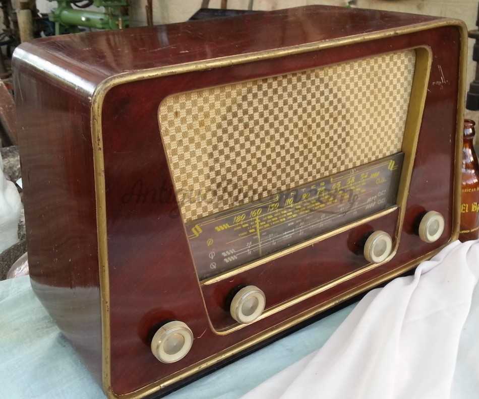 Radio de válvulas antigua. Marca INTER BERING. Precioso objeto años 60-70