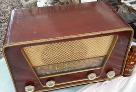 Radio de válvulas antigua. Marca INTER BERING. Precioso objeto años 60-70