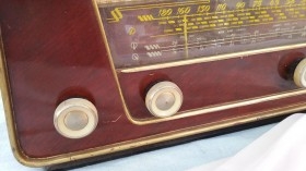 Radio de válvulas antigua. Marca INTER BERING. Precioso objeto años 60-70