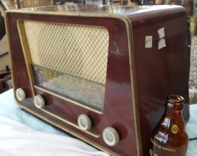 Radio de válvulas antigua. Marca INTER BERING. Precioso objeto años 60-70