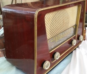 Radio de válvulas antigua. Marca INTER BERING. Precioso objeto años 60-70