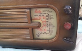 Radio de válvulas antigua. Marca IBERIA CORSARIO. Precioso objeto años 60-70