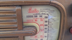 Radio de válvulas antigua. Marca IBERIA CORSARIO. Precioso objeto años 60-70