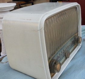 Radio de válvulas antigua. Marca PHILIPS. Precioso objeto años 60-70