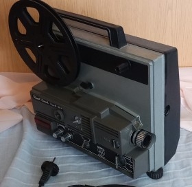 Proyector de películas de los años 70. Marca Gioca.