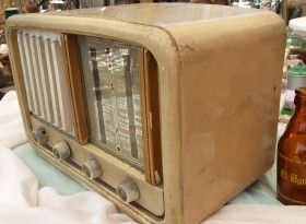 Radio de válvulas antigua. Marca S.R.T. DIEGSON. Precioso objeto años 60-70