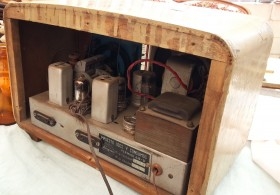 Radio de válvulas antigua. Marca S.R.T. DIEGSON. Precioso objeto años 60-70