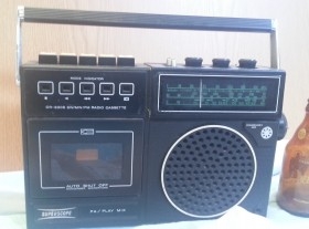 Radio-cassette marca SUPERSCOPE. Viejo aparato.