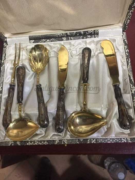 Cubertería antigua para pescado y salsas. En bronce. Magnífica. 6 piezas.