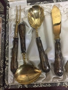 Cubertería antigua para pescado y salsas. En bronce. Magnífica. 6 piezas.