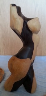 Busto de Mujer desnuda en madera. Origen cubano