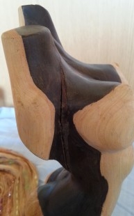 Busto de Mujer desnuda en madera. Origen cubano