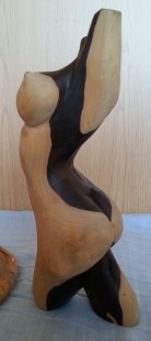 Busto de Mujer desnuda en madera. Origen cubano