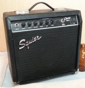 Amplificador de Guitarra eléctrica. Marca SQUIER.