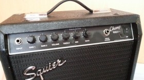 Amplificador de Guitarra eléctrica. Marca SQUIER.