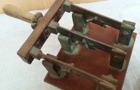 Interruptor antiguo de palanca de tres palas