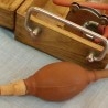 Anestesia. Antiguo aparato médico para aplicar anestesia.