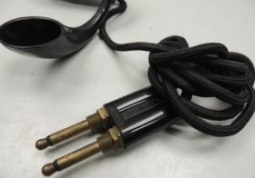 Auriculares de los años 50. Incorporado micrófono. En baquelita.