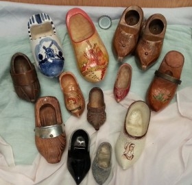 Zuecos en miniatura. Colección de 12 unidades de diferentes países.