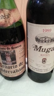 Vinos viejos para atrezzo o decoración. 6 unidades. Años 80-90