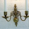 Candelabros en bronce de pared. Conjunto de 3 candelabros de doble brazo.