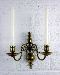 Candelabros en bronce de pared. Conjunto de 3 candelabros de doble brazo.