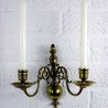 Candelabros en bronce de pared. Conjunto de 3 candelabros de doble brazo.