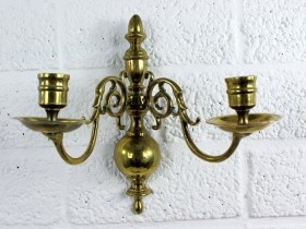 Candelabros en bronce de pared. Conjunto de 3 candelabros de doble brazo.