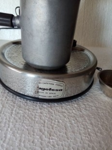 Cafetera de los años 60. Marca Magefesa. Buen estado general.