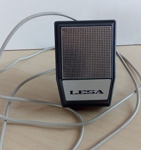Micrófono LESA MOD. 102. Con soporte incorporado.