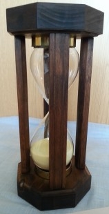 Reloj de arena en madera y vidrio. Perfecto estado.