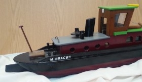 Barco años 70. Maqueta en pesada madera. Hecho a mano.