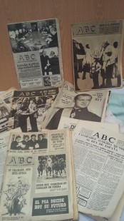 Periódicos ABC. Conjunto de 8 ejemplares. Años 1970-1980 Todos diferentes.