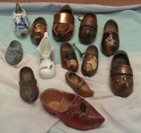 Zuecos en miniatura. Colección de 12 unidades de diferentes países.
