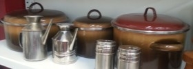 Cacharros de cocina para decorados. Alquiler o venta. Multitud de antiguos objetos de cocina rústica.