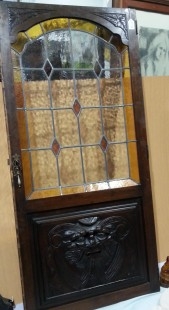 Vidriera emplomada de gran puerta de armario con magnífica talla artesanal.