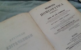 Libro centenario MEDICINA HOMEÓPATICA del año 1850