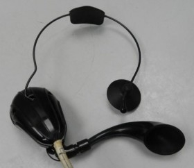 Auriculares de los años 50. Incorporado micrófono. En baquelita.