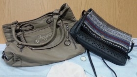 Bolsos de mujer. Vintage. Pareja de bolsos viejitos.