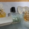 Perfumes en miniatura. Colección de 7 tarros en vidrio diferentes.