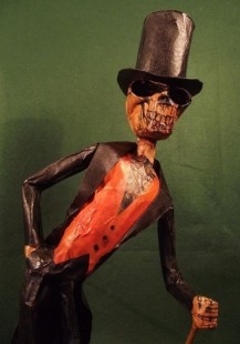 Esqueleto MAGO. Gabinete del horror. Obra realizada en papel maché. Origen británico.