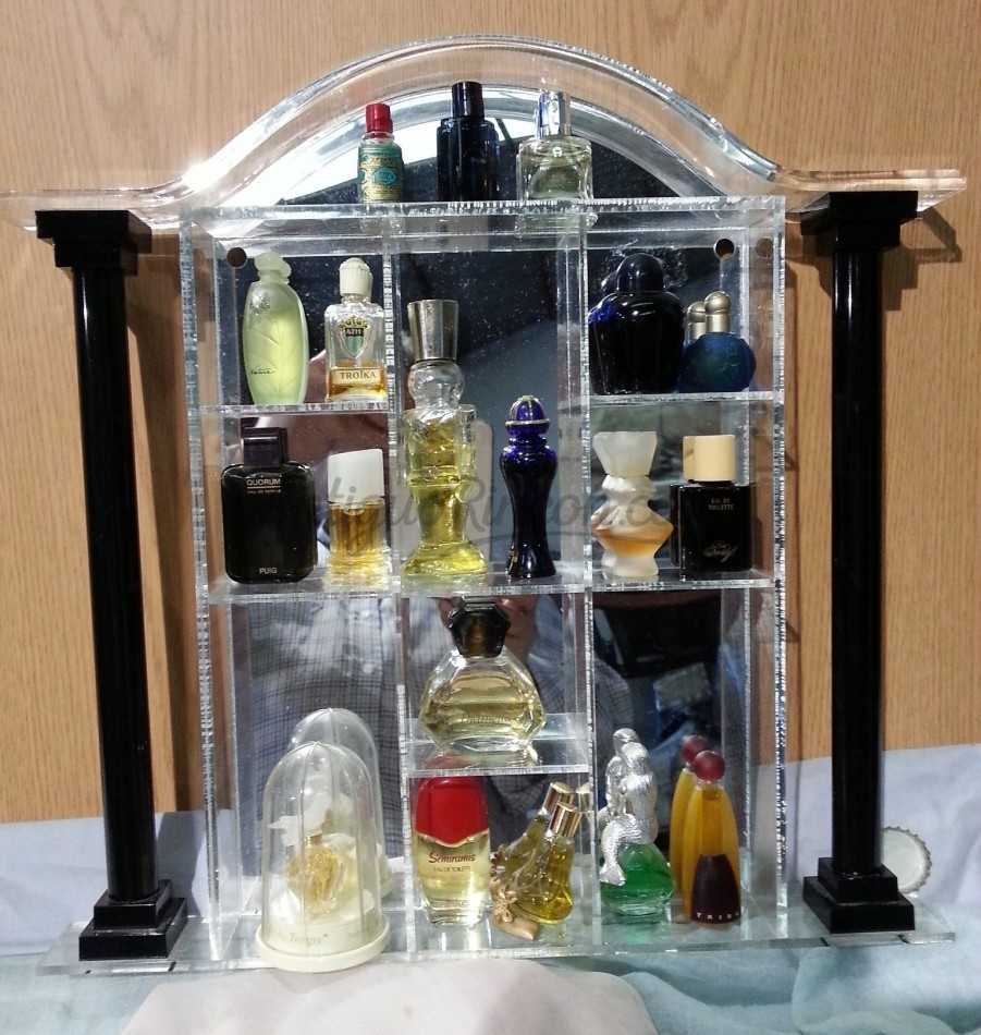 Gimnasta Mareo adolescentes Perfumes en miniatura. Colección en expositor de metacrilato de 19 tarros  en vidrio diferentes.