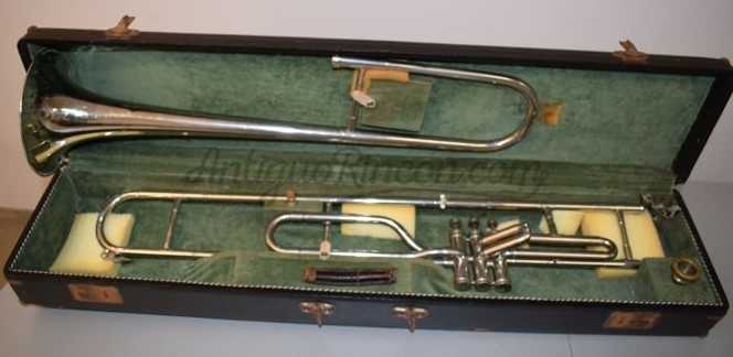 Trombón valvular del año 1928. ESTUCHE ORIGINAL. Trombón valvular del año 1928. ESTUCHE ORIGINAL.